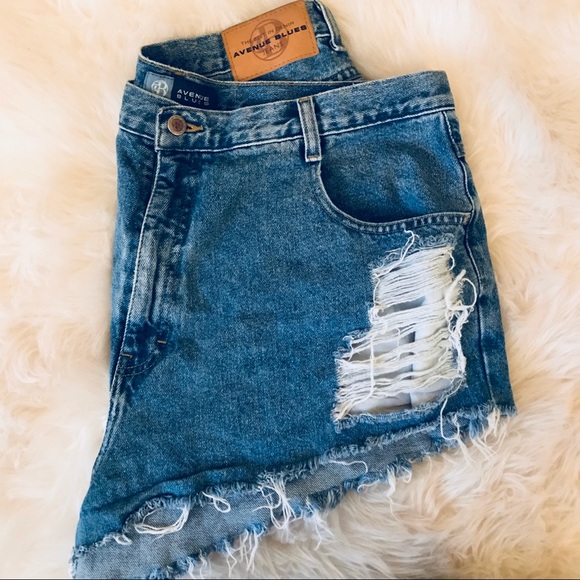 Vintage Distressed Denim High-waisted Shorts - Picture 2 of 3